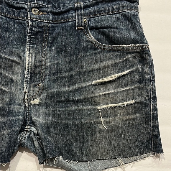 Levi’s  Distressed Denim cut off Jean Shorts raw edge Size 34” - Picture 2 of 9
